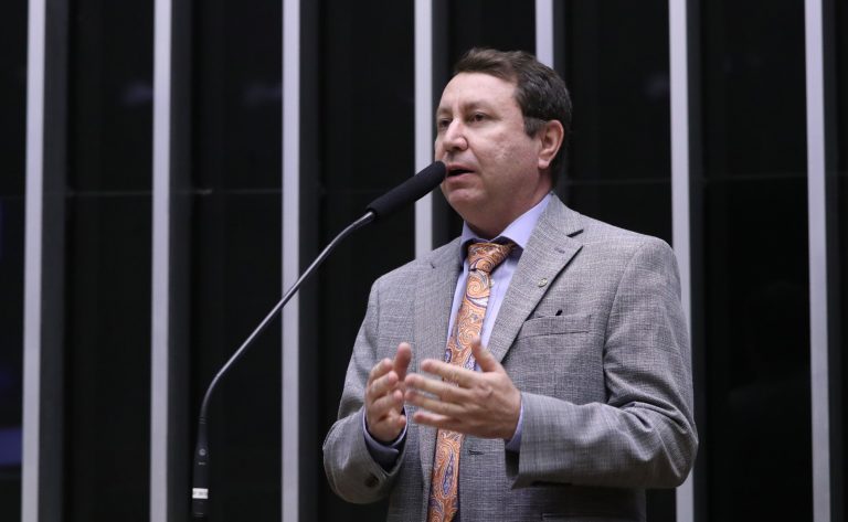 Deputado propõe tornar obrigatório o ensino da língua tupi nas escolas