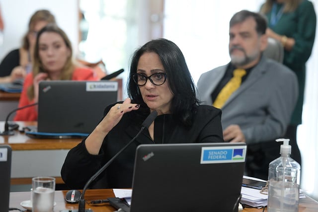 Senadora questiona inclusão de questionário sobre identidade política em curso da PRF