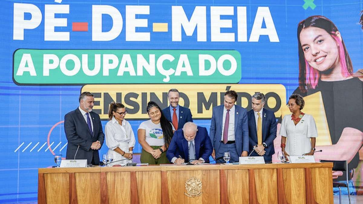 Governo bloqueia verbas do Pé-de-Meia apenas 72 horas após prometer sua expansão