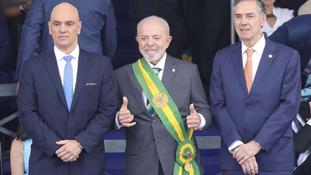 Membros do Governo e ministros do STF ironizam protesto na Paulista durante almoço com Lula